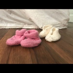 Newborn knit booties